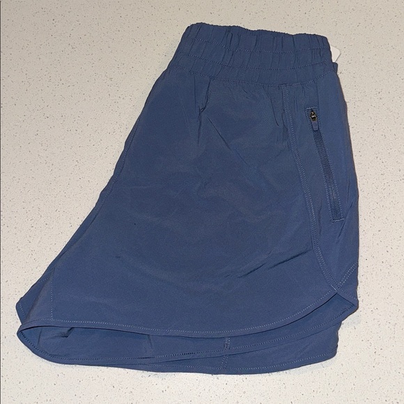 Feathery-Fit Soft High Rise Lined Short 3'' - Picture 8 of 9